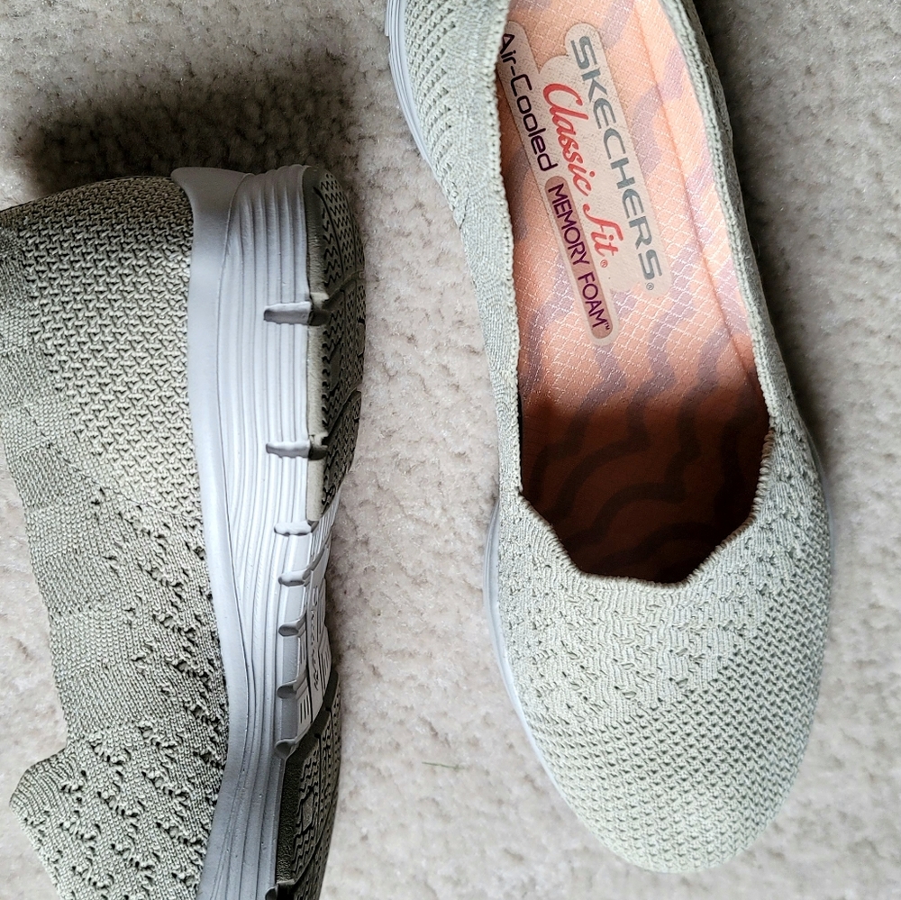 Skechers Seager-Stat-Scalloped Collar Classic Fit Loafers Size 6